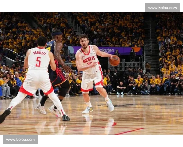 火箭对阵雷霆季后赛第二场攻防博弈与关键球员表现解析全景观察
